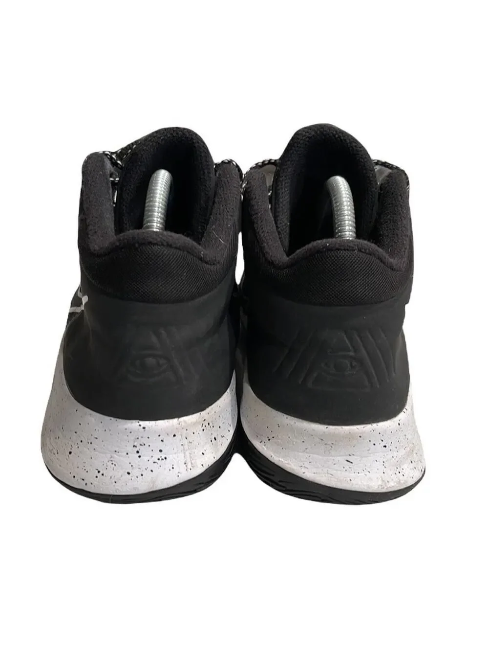 NIKE Youth Kyrie Fly Trap 4 GS Black/White SZ 7Y